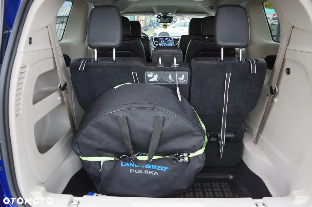 Chrysler Pacifica - 34