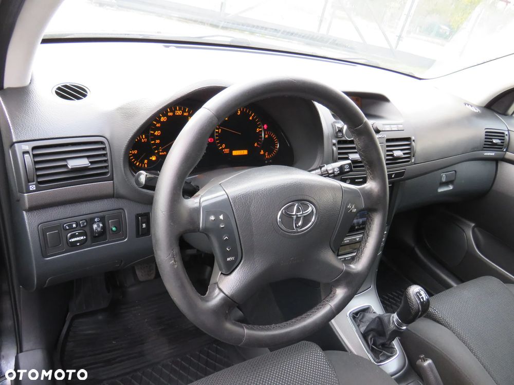 Toyota Avensis 2.0 D-4D Combi - 21