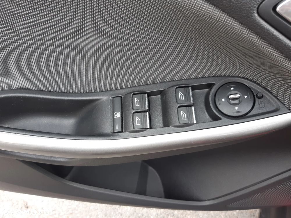 Ford Focus 1.6 Trend Sport - 12
