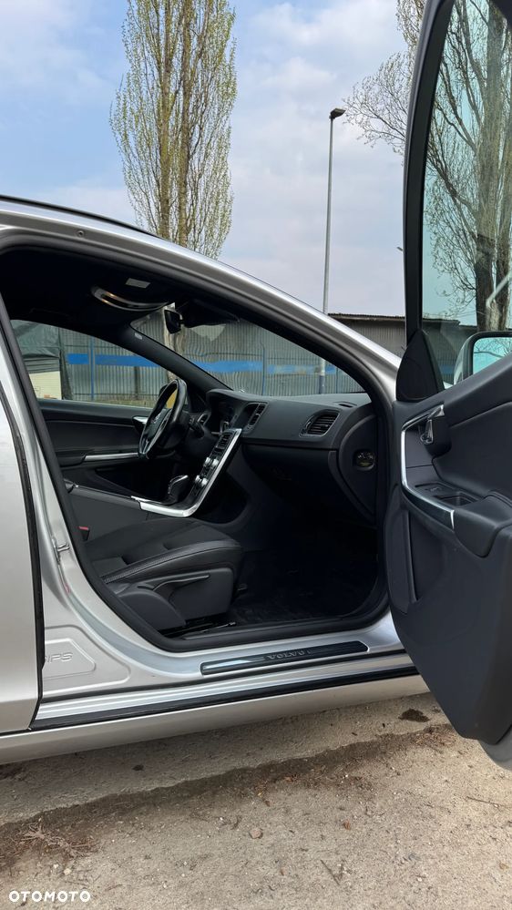 Volvo V60 D4 Geartronic Momentum - 8