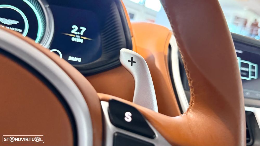 Aston Martin DB11 Coupé - 36