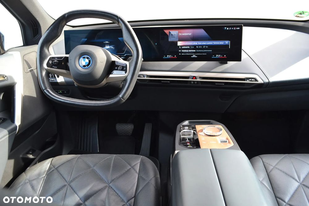 BMW iX xDrive40 - 11