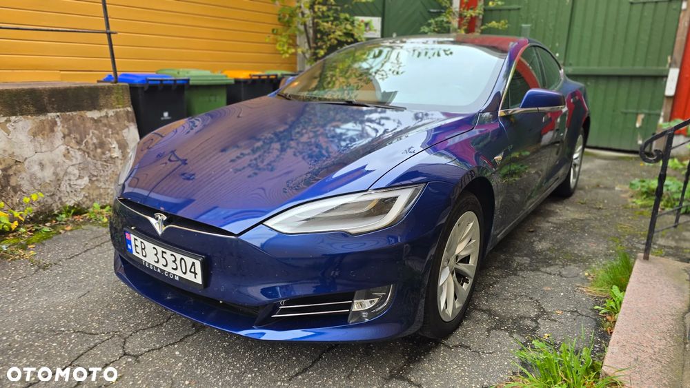 Tesla Model S - 12