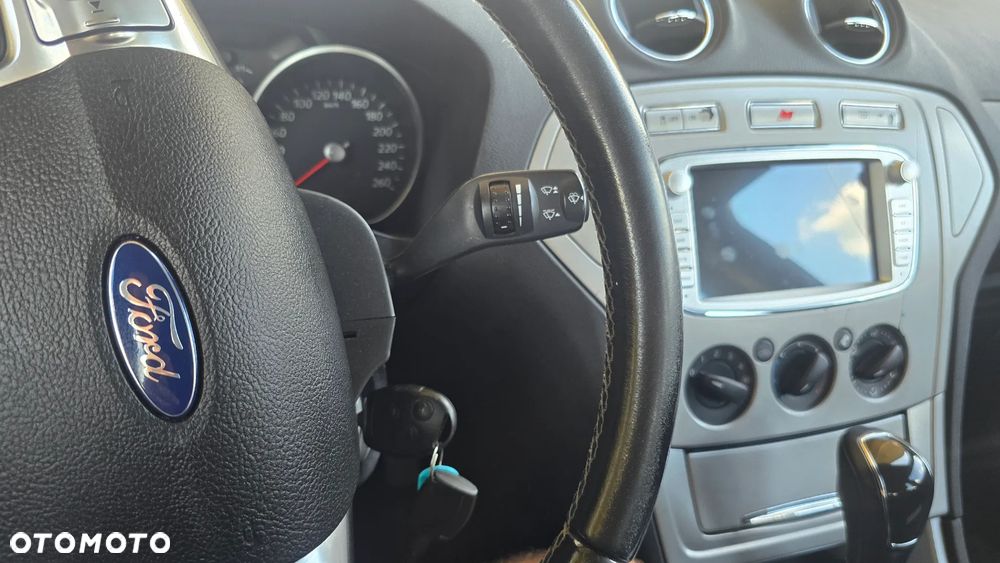 Ford Mondeo 2.0 TDCi Ambiente - 40