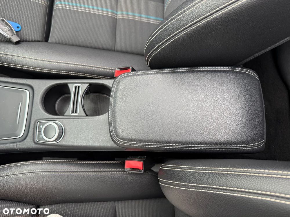 Mercedes-Benz CLA 220 4Matic 7G-DCT AMG Line - 24