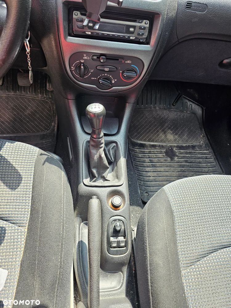 Peugeot 206 - 8