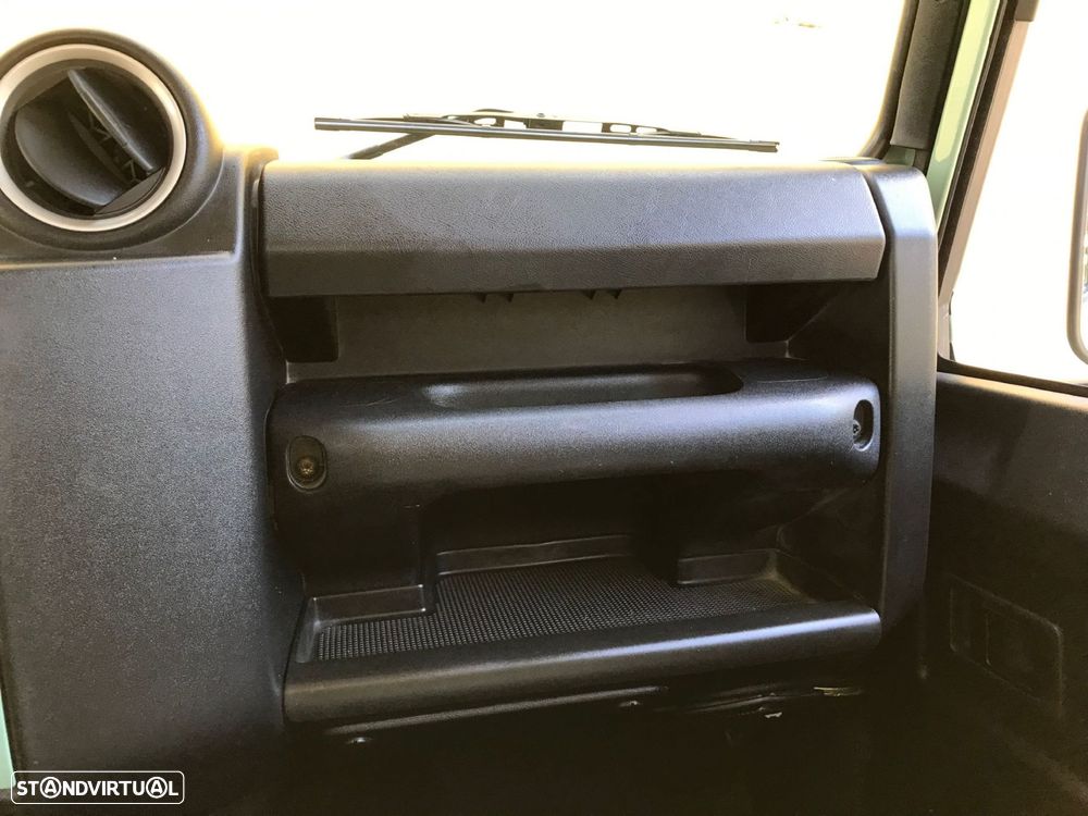 Land Rover Defender - 47