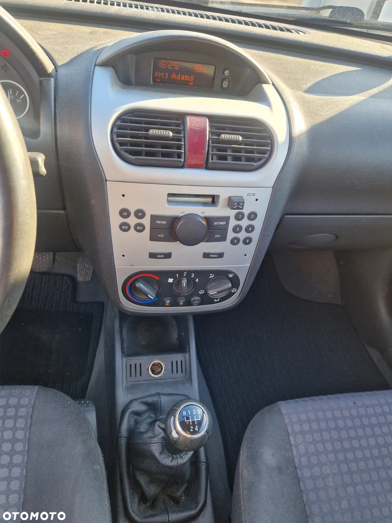 Opel Corsa 1.2 16V - 11