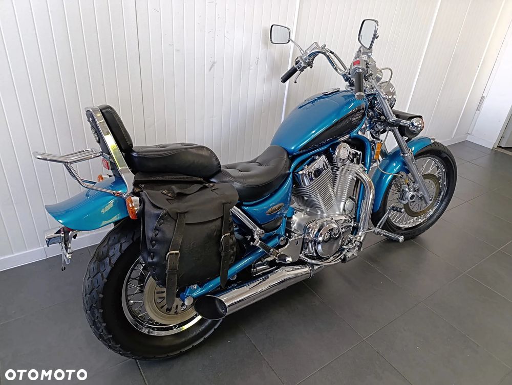 Suzuki Intruder - 3