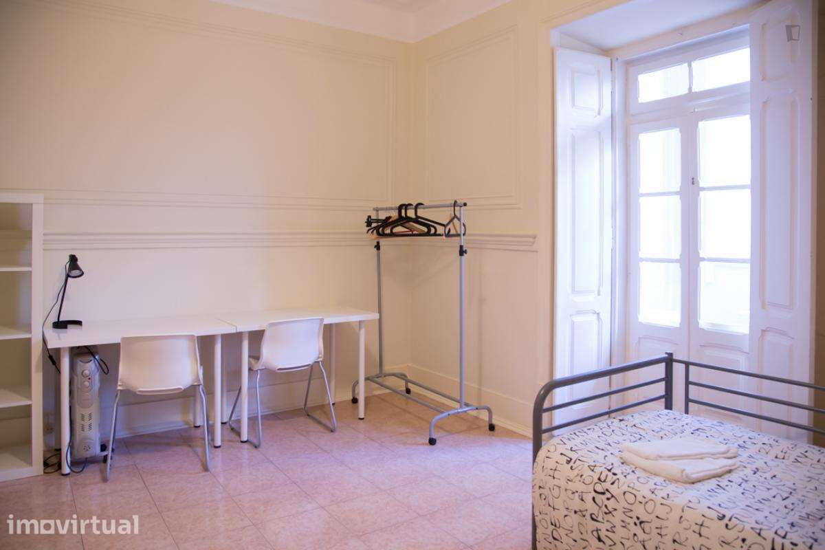 Quarto - localizado em São Sebastião Lisbon - Grande imagem: 4/17