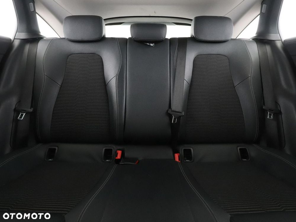 Mercedes-Benz CLA 200 d Progressive 8G-DCT - 19