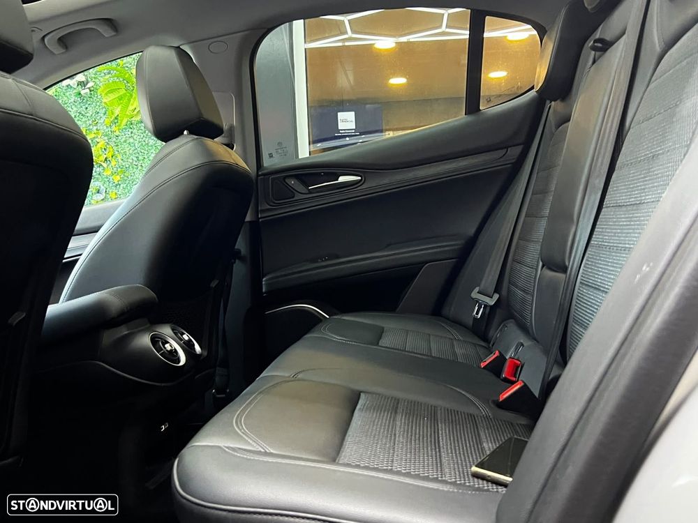 Alfa Romeo Stelvio 2.2 D TI AT8 - 16