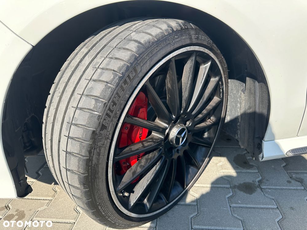 Mercedes-Benz CLA 45 AMG 4-Matic - 16