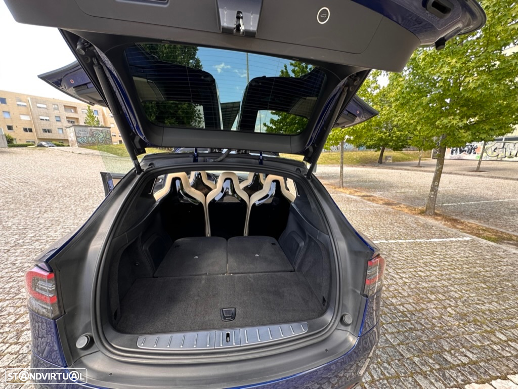 Tesla Model X 90D - 29