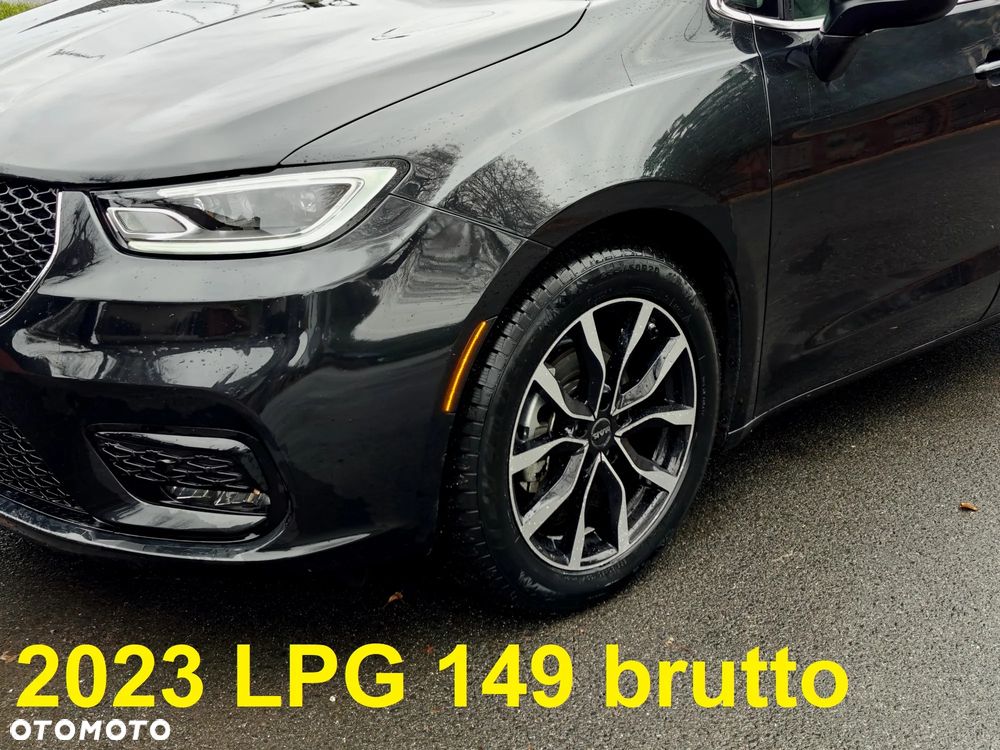 Chrysler Pacifica - 16