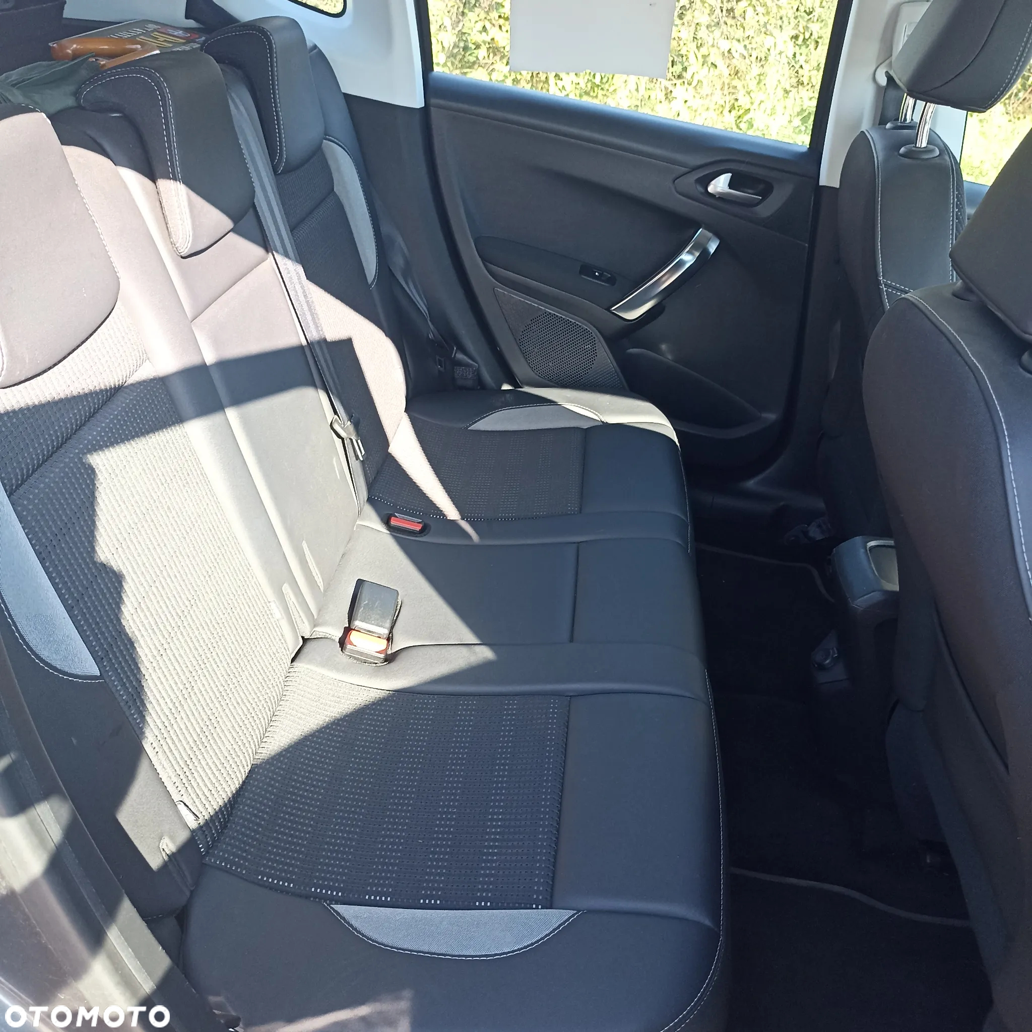 Peugeot 2008 1.2 Pure Tech Allure S&S - 35