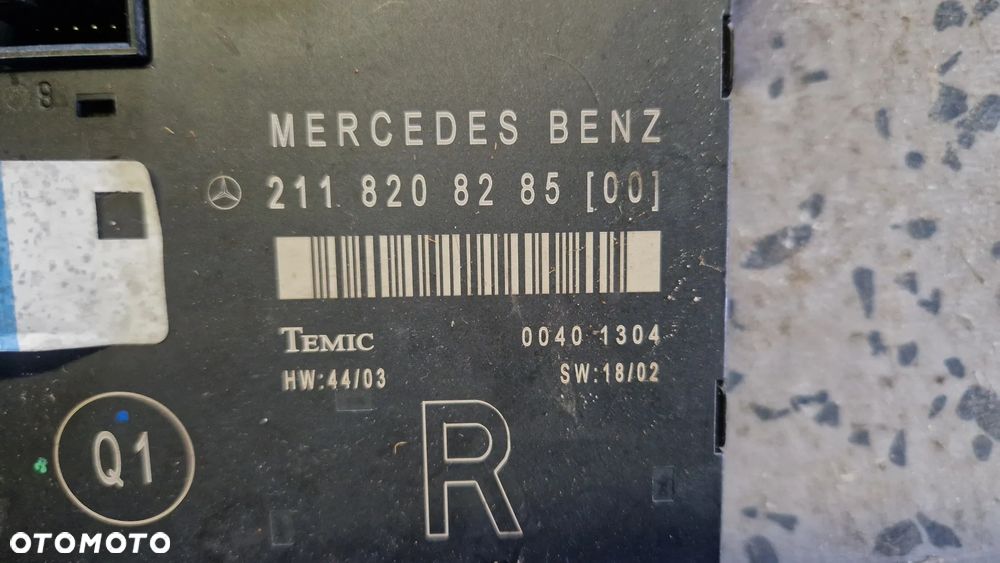 MERCEDES W211 MODUŁ DRZWI PRAWY PRZÓD 2118208285 - 2