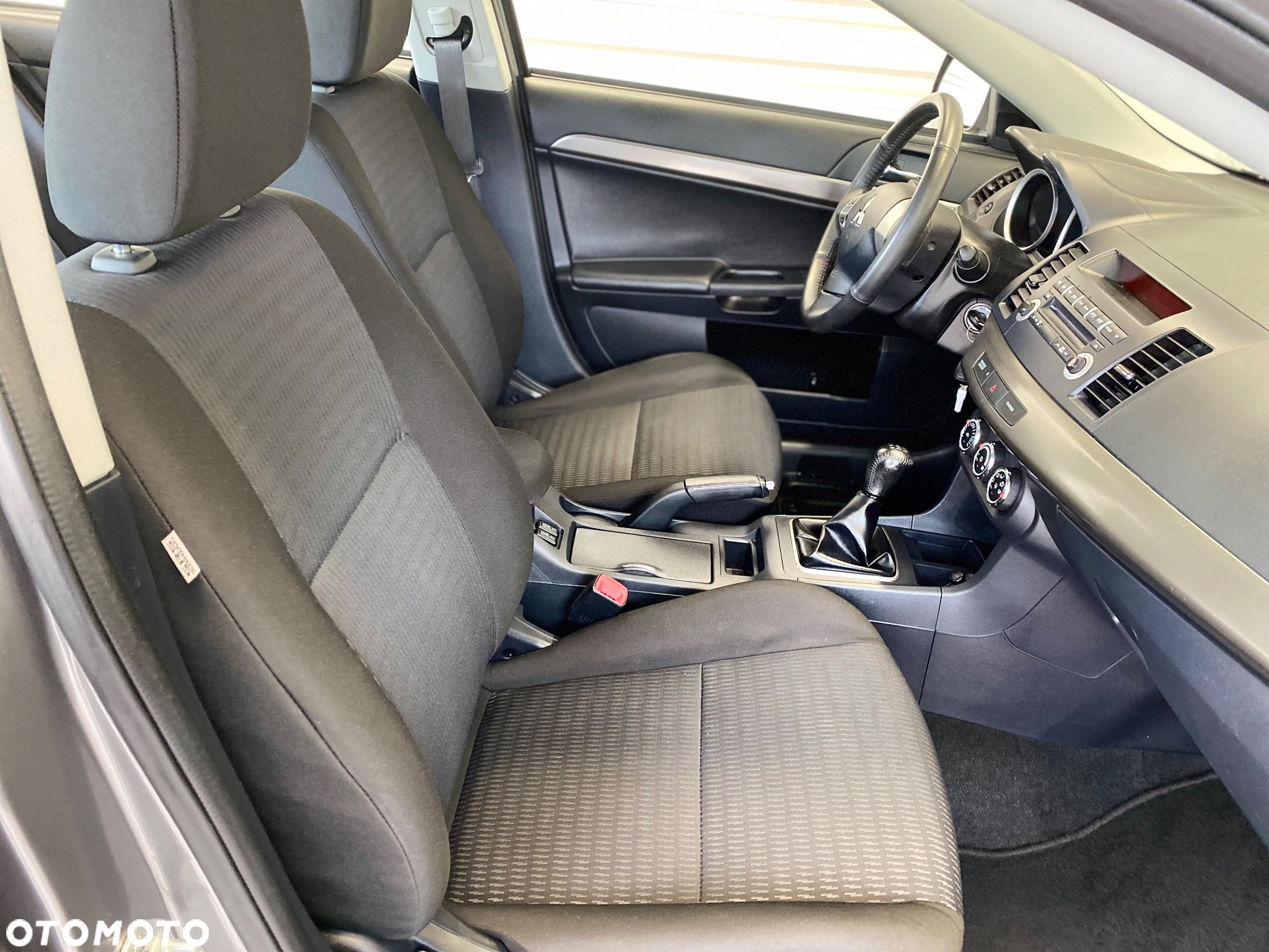 Mitsubishi Lancer 1.6 Invite - 12