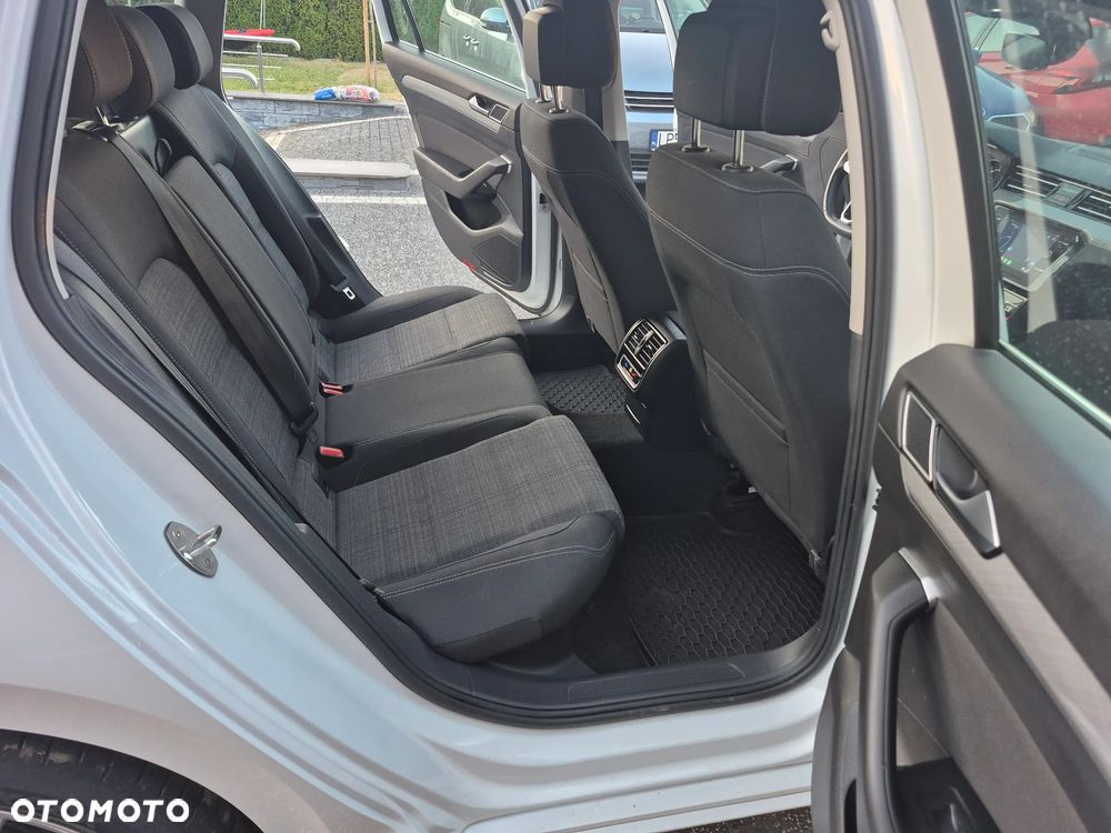 Volkswagen Passat 2.0 TDI SCR Comfortline DSG - 20