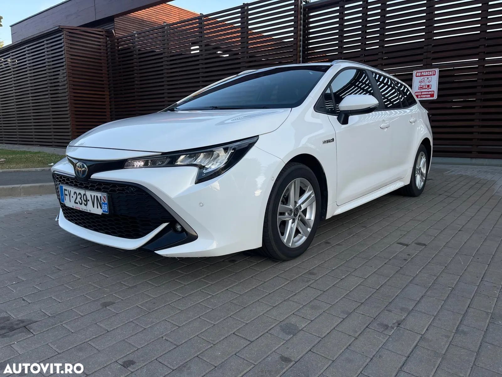 Toyota Corolla 1.8 HSD Dynamic - 1
