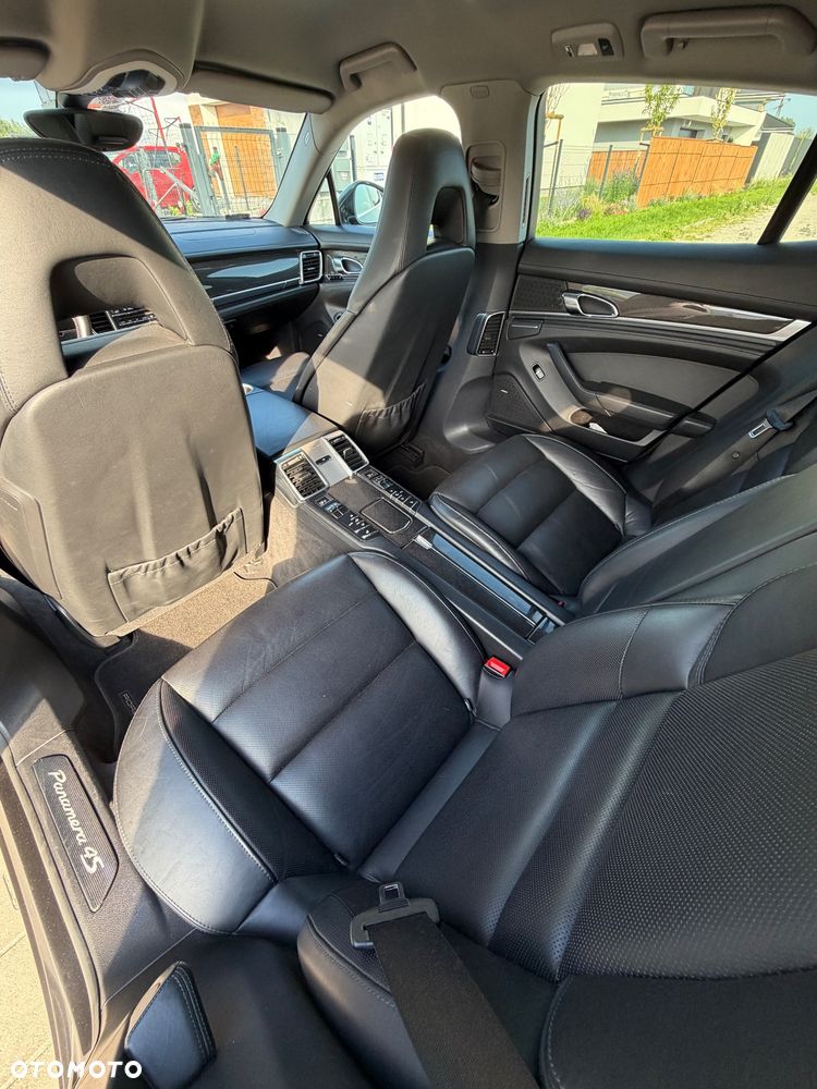 Porsche Panamera 4S - 11