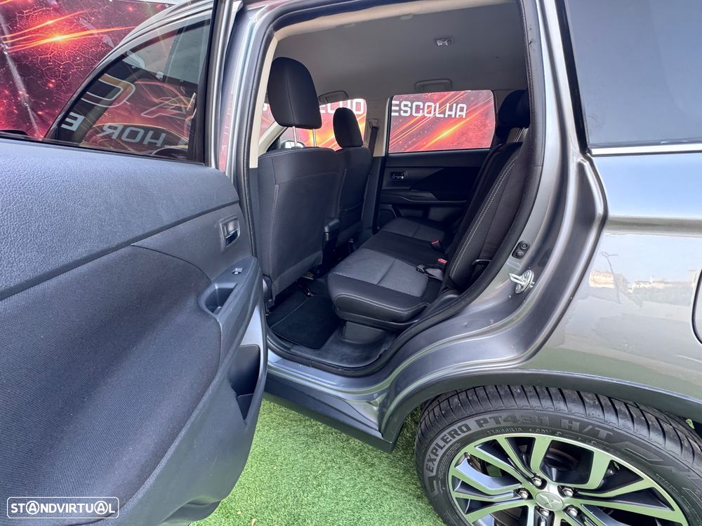 Mitsubishi Outlander 2.2 DI-D Instyle Navi 4WD - 12