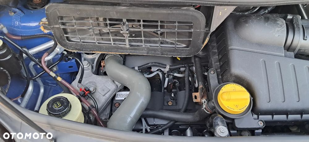 Opel Vivaro 2.5 CDTi L2H1 - 26