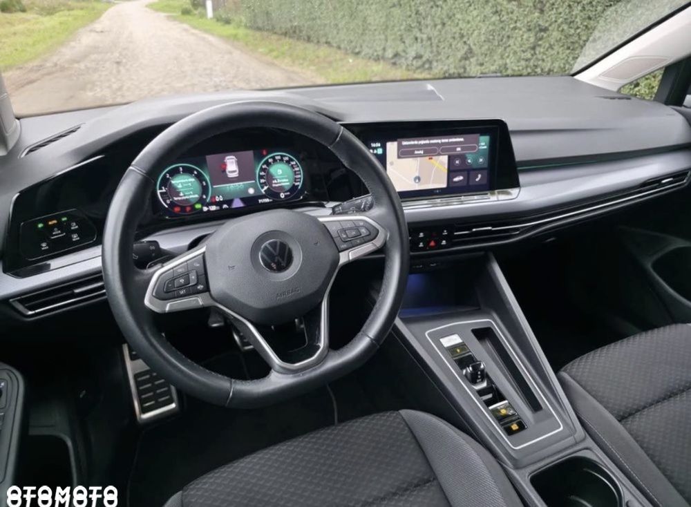 Volkswagen Golf - 8
