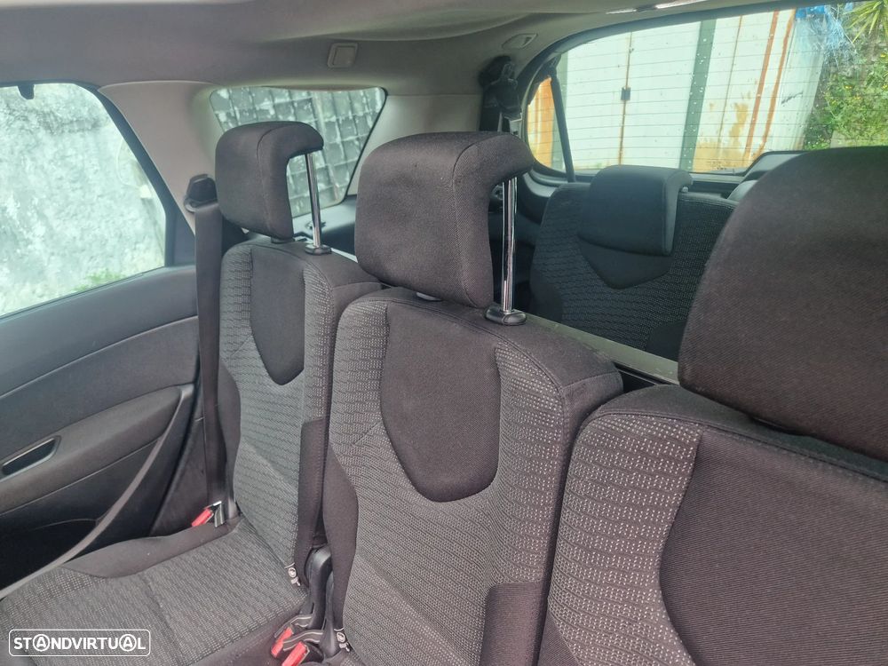 Peugeot 308 SW 1.6 HDi Executive CVM6 - 18