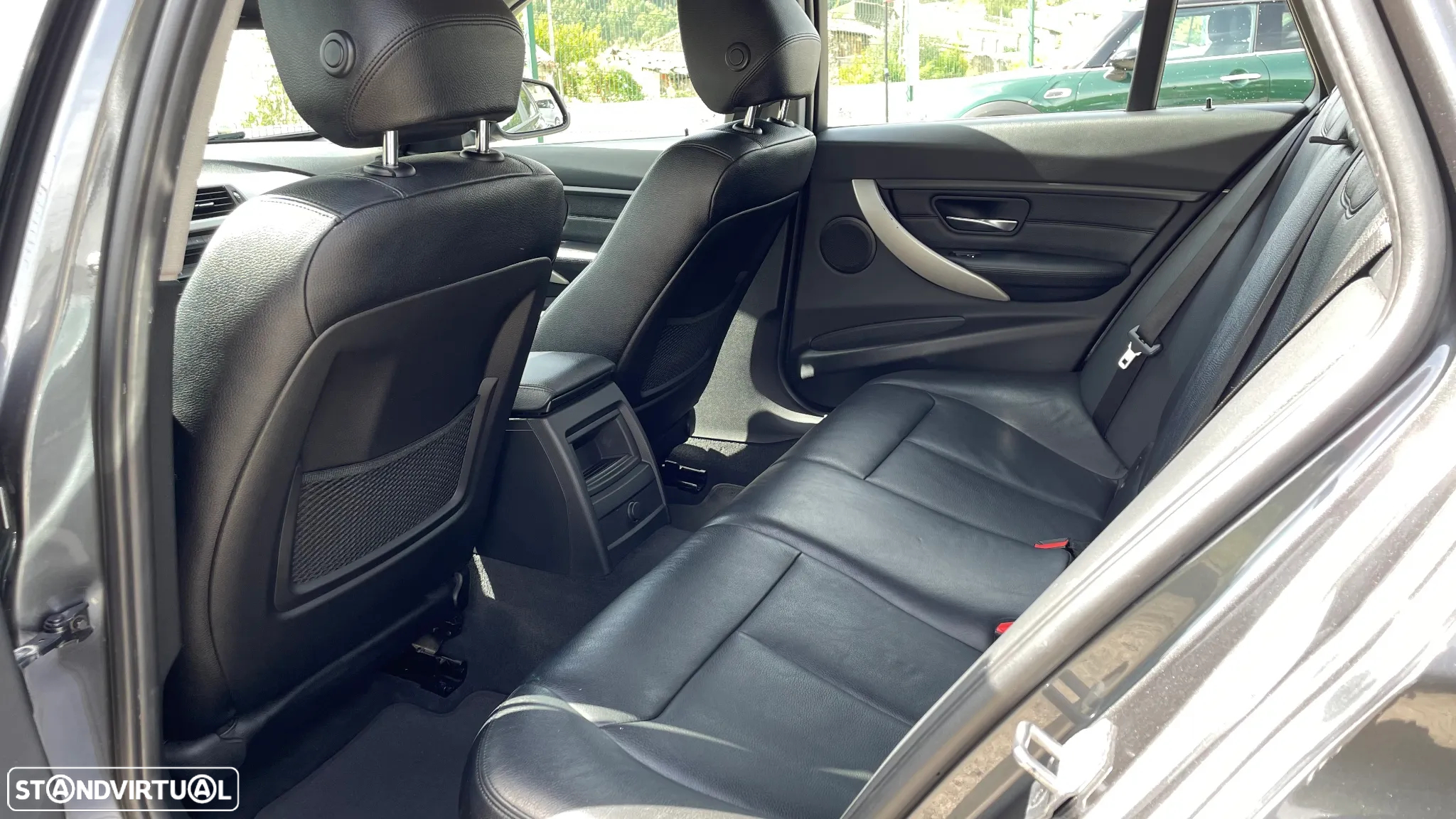 BMW 318 d Touring Advantage - 17