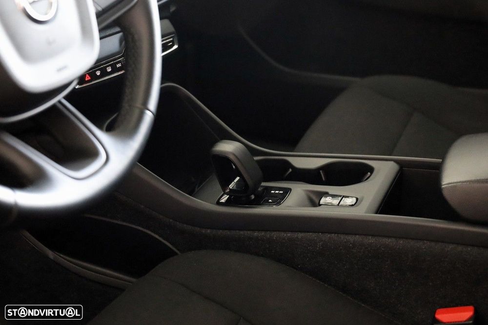 Volvo XC 40 1.5 T2 Momentum Core Geartronic - 17