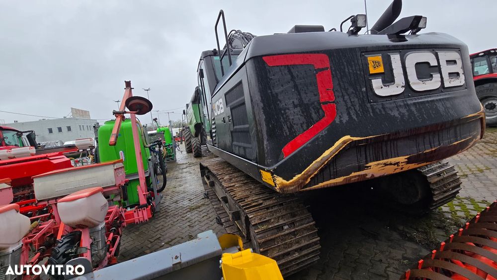 JCB 220 X LC Black - 5