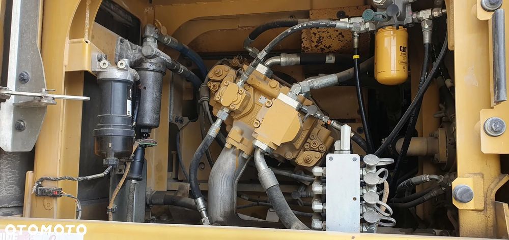 Caterpillar 330 F - 18