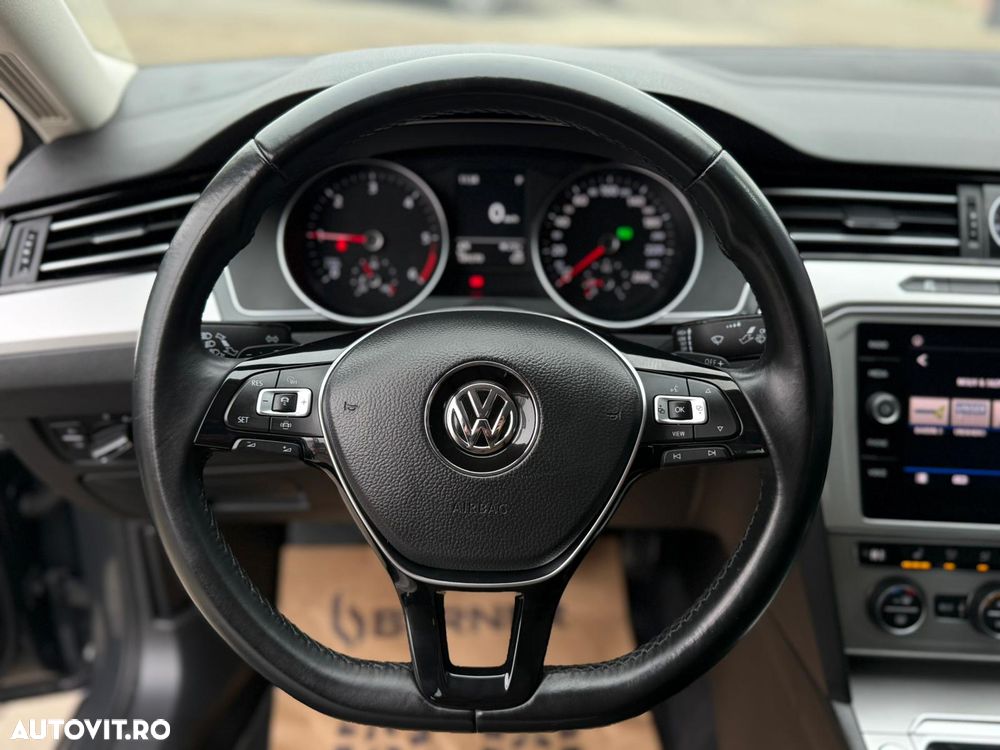 Volkswagen Passat 2.0 TDI DSG Comfortline - 11