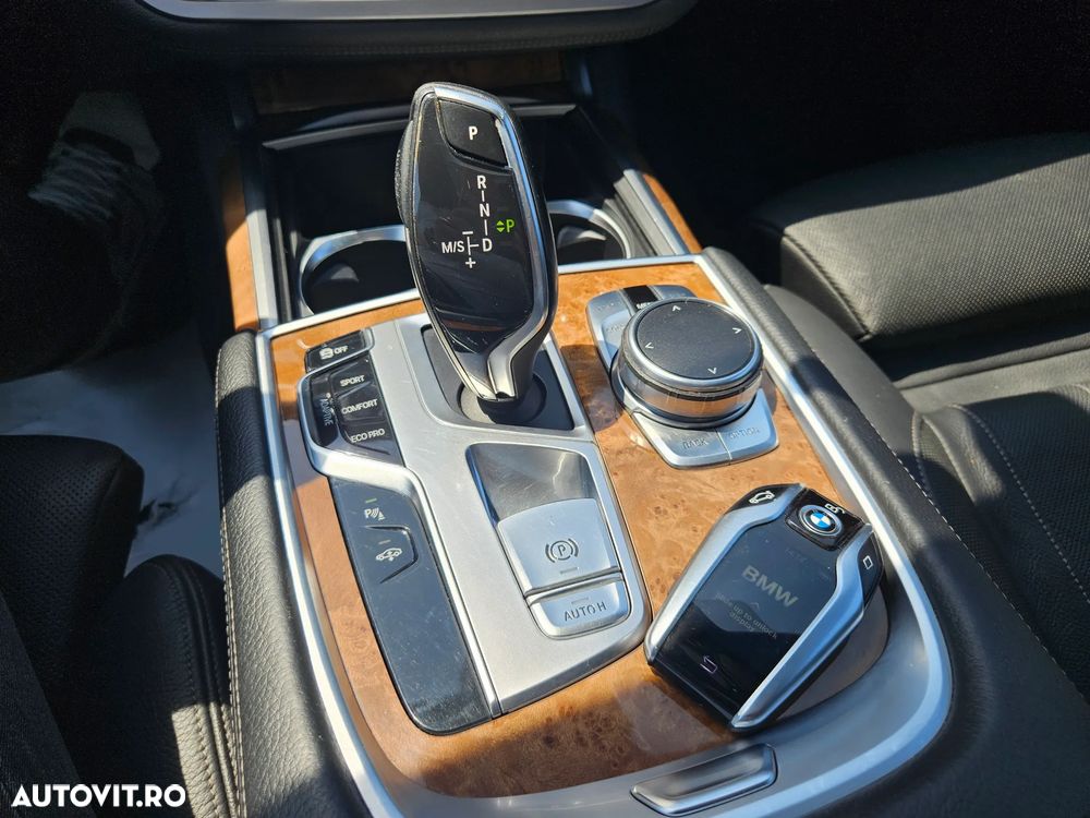 BMW Seria 7 740Li xDrive - 23