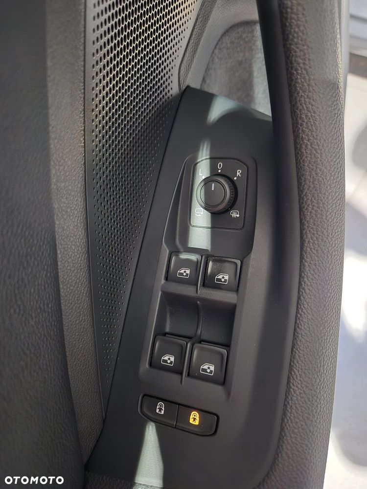 Skoda Superb 2.0 TDI L&K DSG - 19