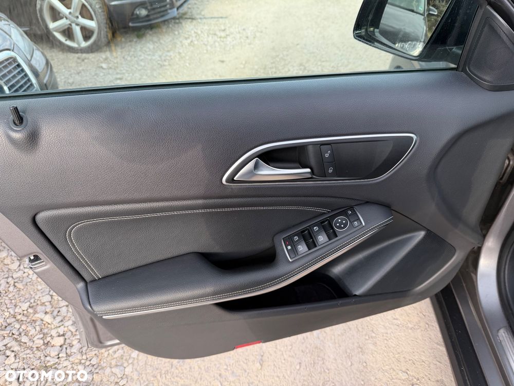 Mercedes-Benz GLA 200 Urban - 29