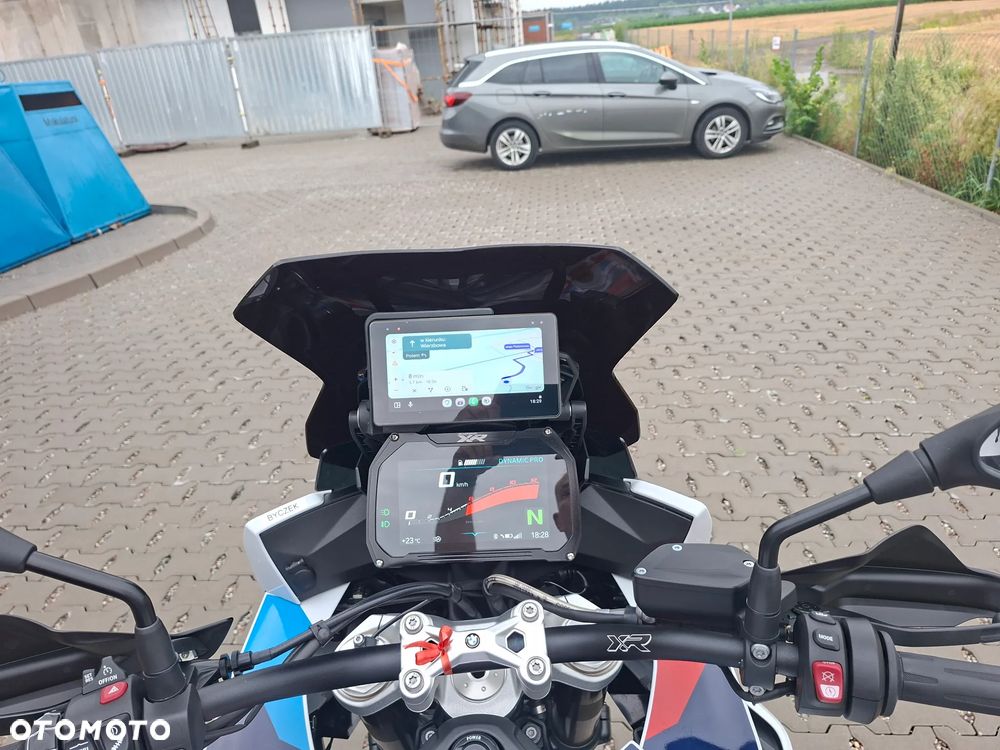 BMW XR - 8
