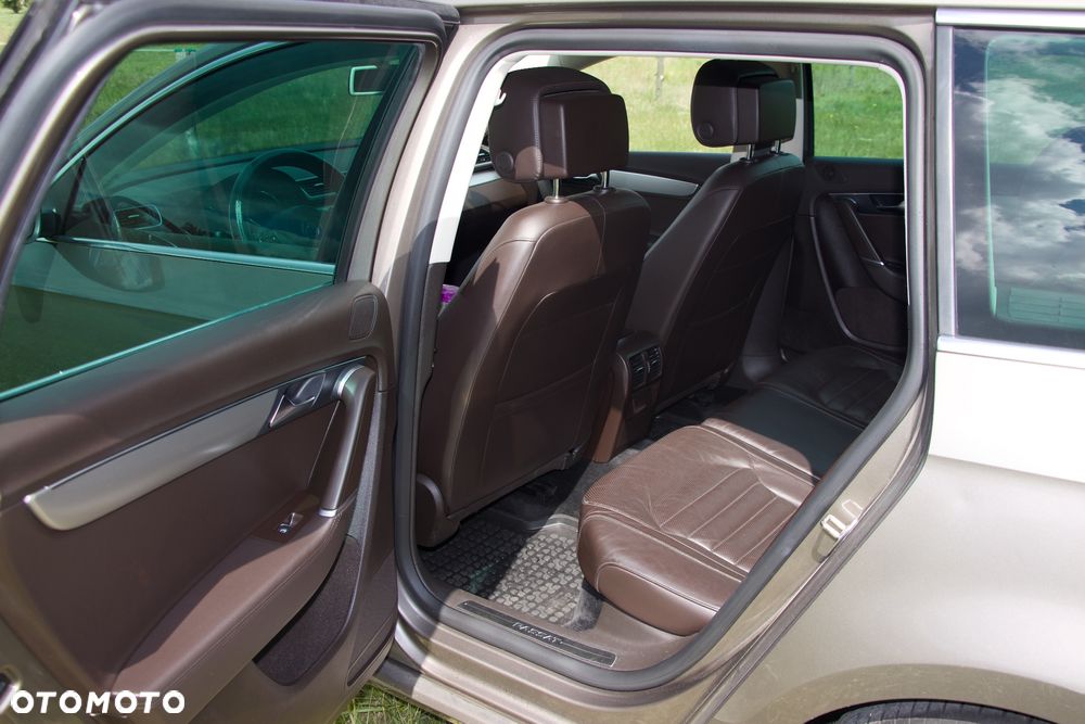 Volkswagen Passat Variant 2.0 TDI DSG BlueMotion Technology Exclusive - 16