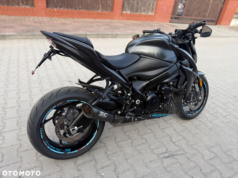 Suzuki GSX - 11