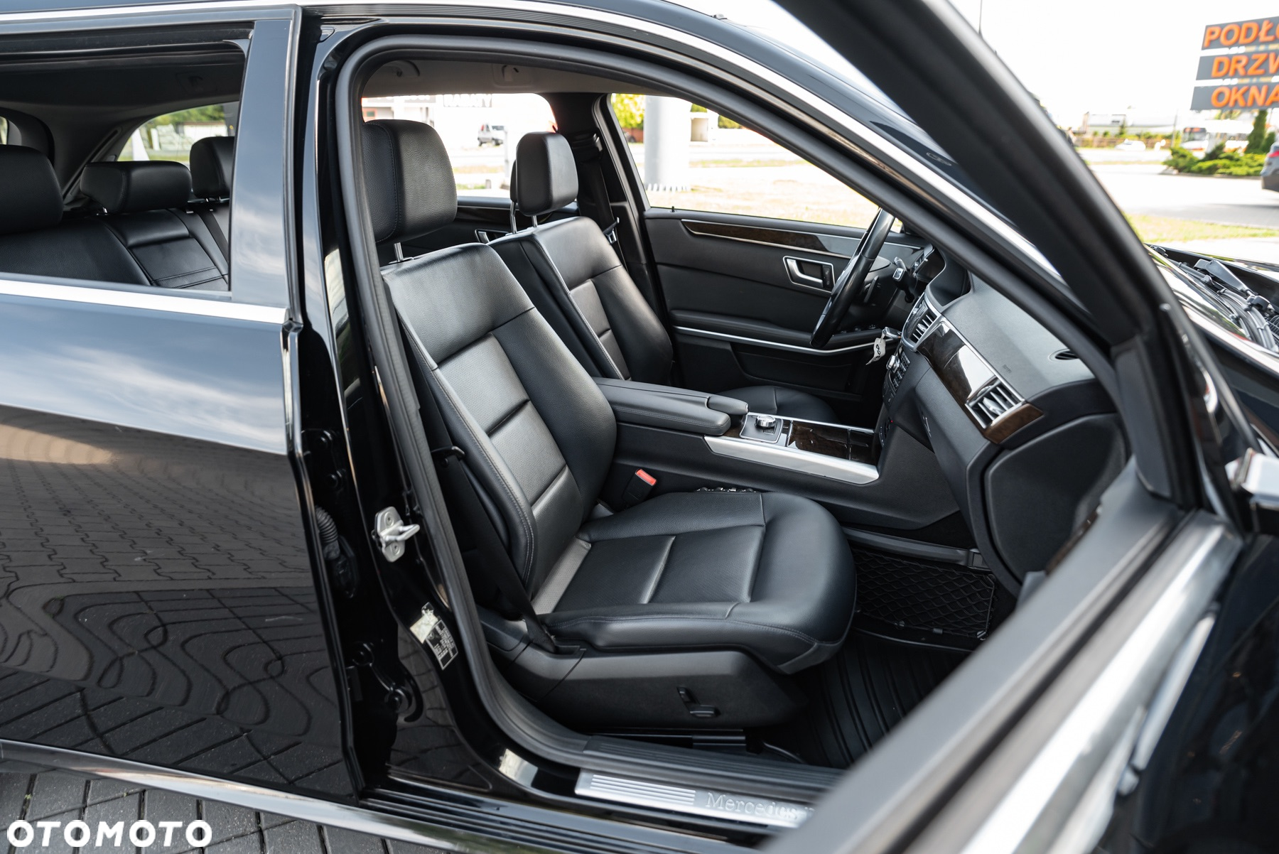 Mercedes-Benz Klasa E 300 T BlueTEC HYBRID 7G-TRONIC Avantgarde - 27