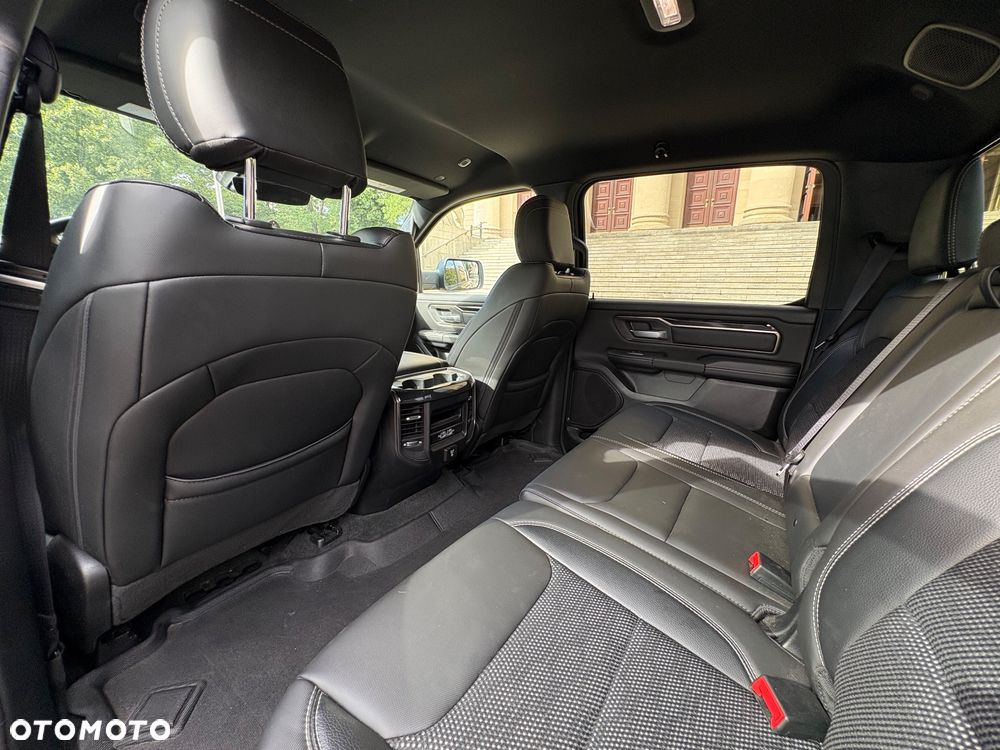 RAM 1500 Crew Cab Sport - 9
