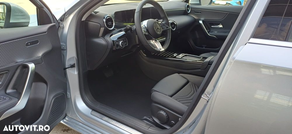 Mercedes-Benz A 180 7G-DCT Special Edition - 13