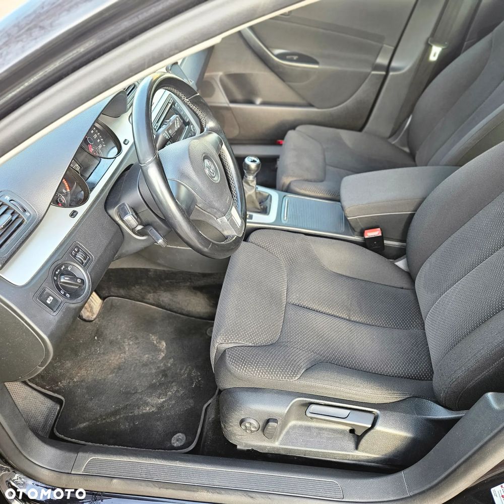 Volkswagen Passat 2.0 Blue TDI SCR Comfortline - 15