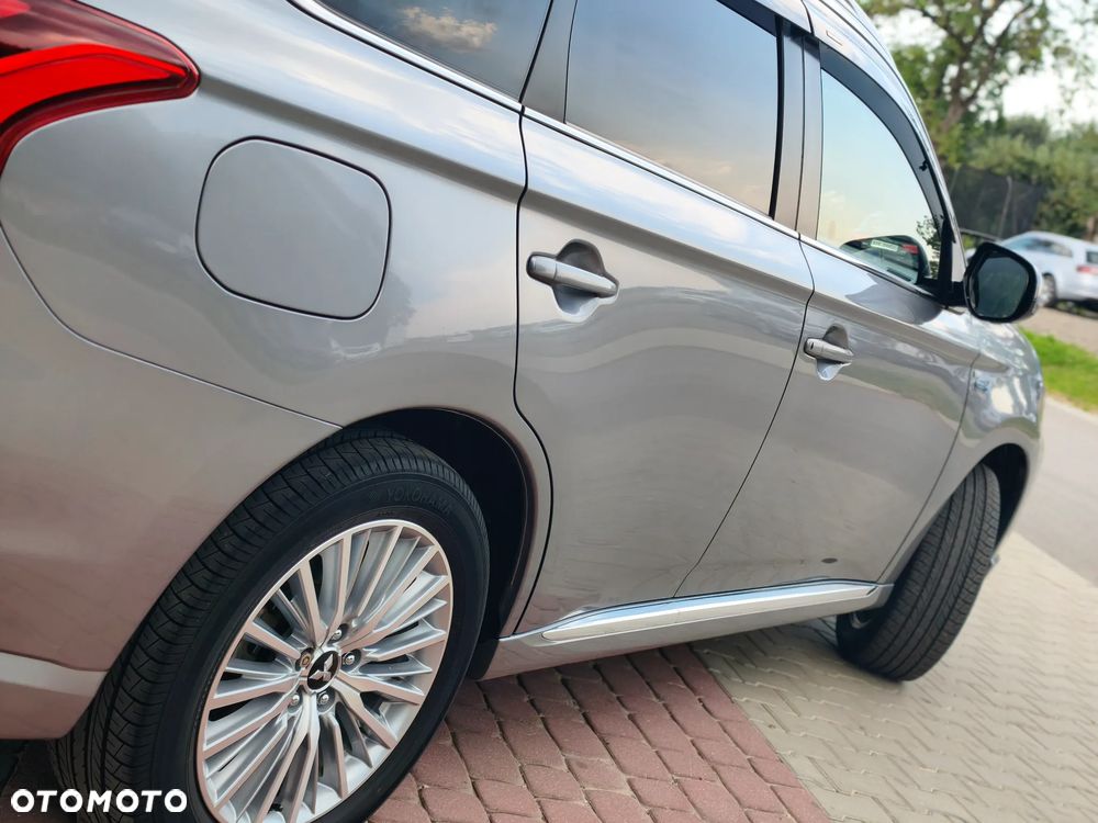 Mitsubishi Outlander 2.4 4WD Diamant+ - 11