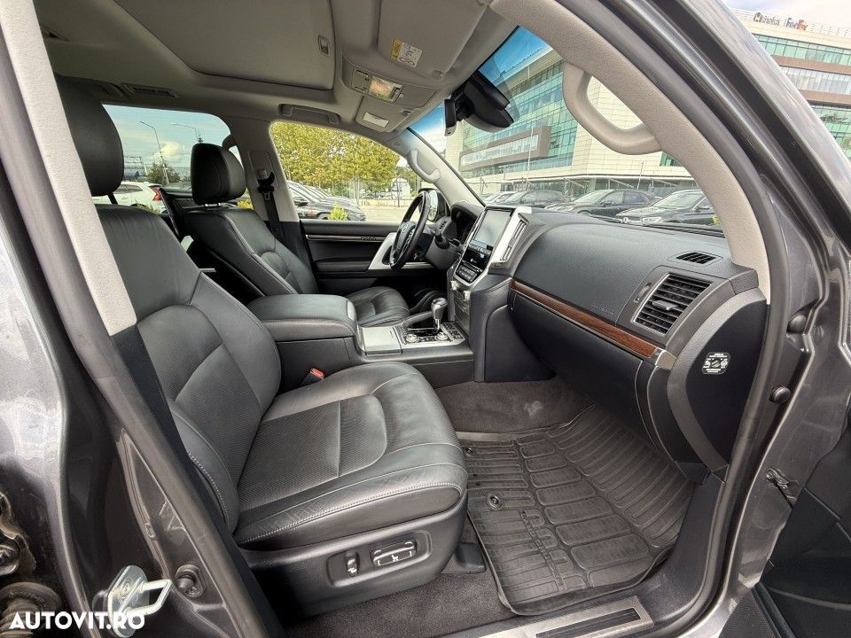 Toyota Land Cruiser - 18