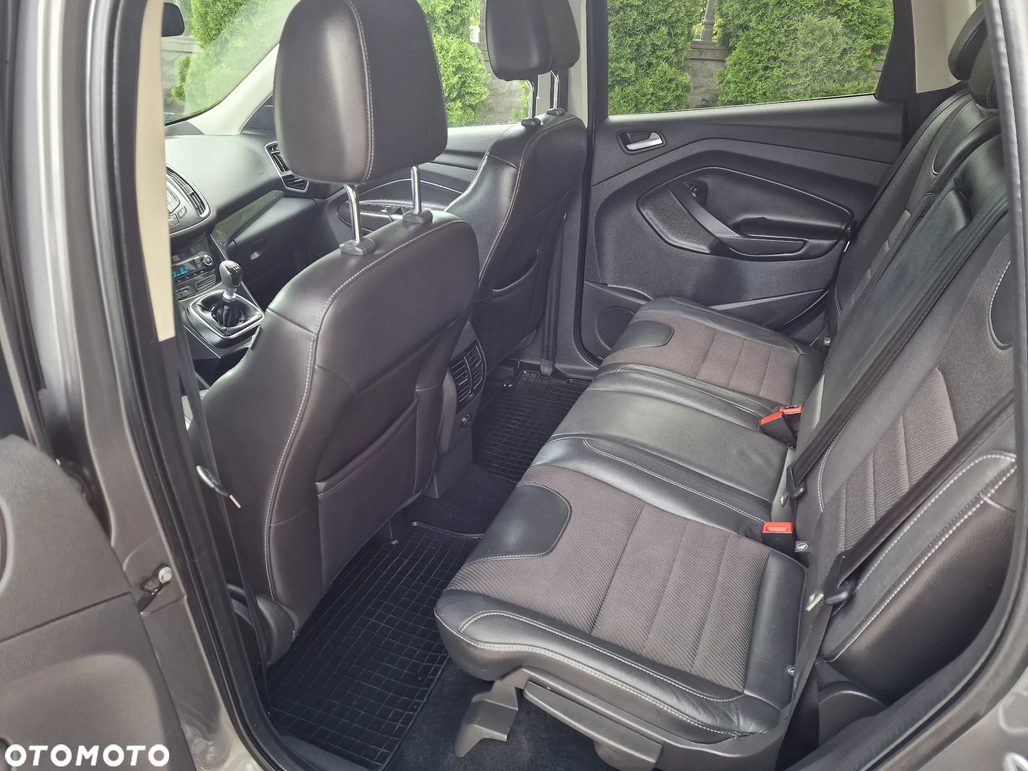 Ford Kuga 2.0 TDCi 2x4 Titanium - 16