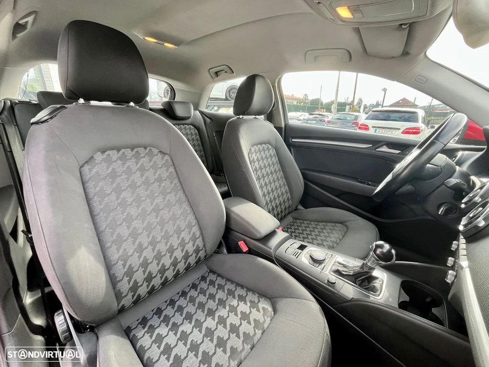 Audi A3 1.6 TDI Attraction S tronic - 13