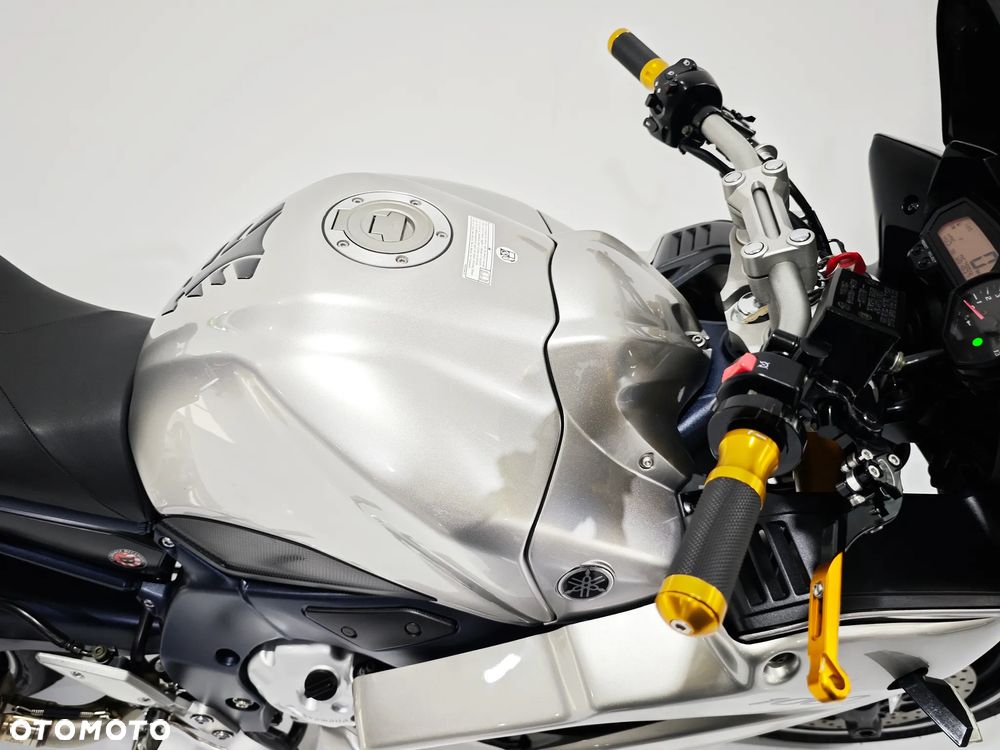 Yamaha FZ - 16