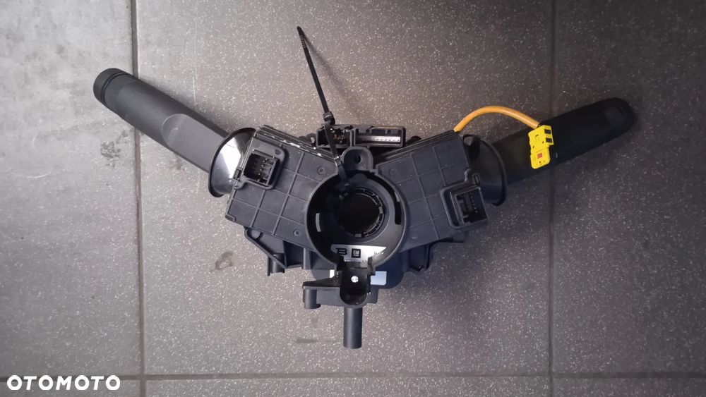 Manetka przełącznik świateł kierunkowskazów taśma Opel Astra J IV 20817720 20941131 13579487 - 3